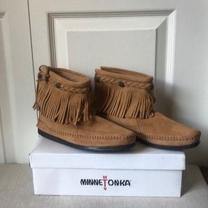 Minnetonka Boho Short Fringe Booties